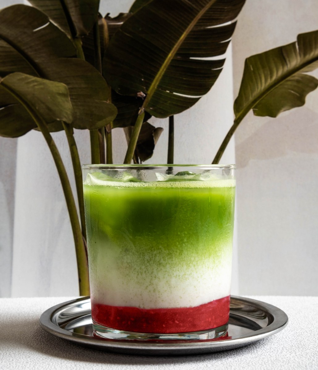 İce Strawberry Matcha Latte